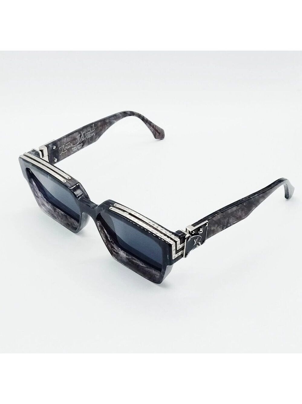 Louis Vuitton Sunglasses Men's Grays 699-060225